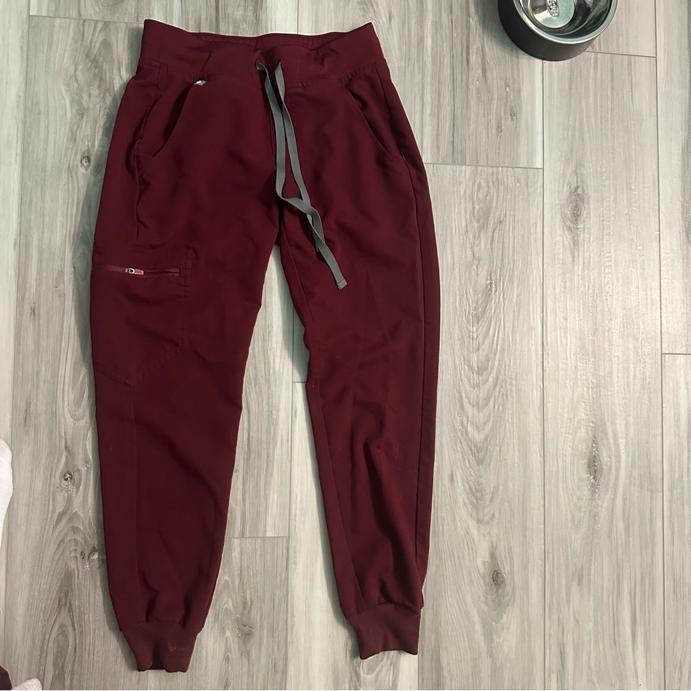 FIGS Jogger Scrub Pants – Burgundy – XXS Petite